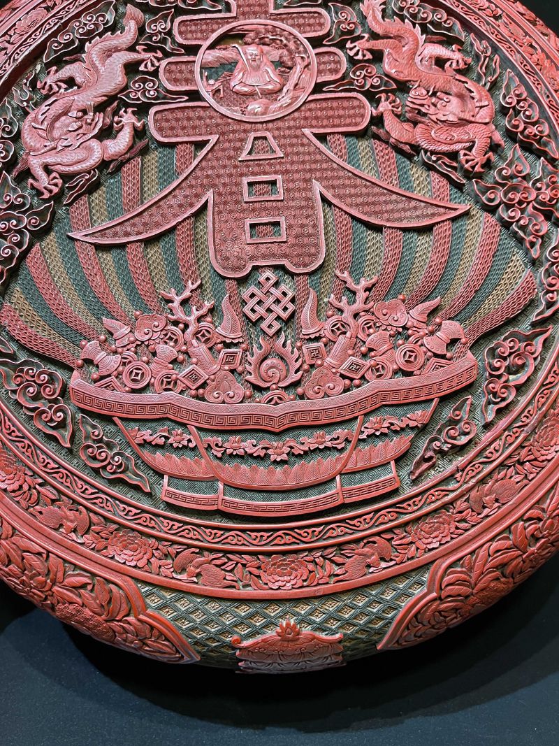 清乾隆 剔彩云龙纹春寿宝盒 - 图6