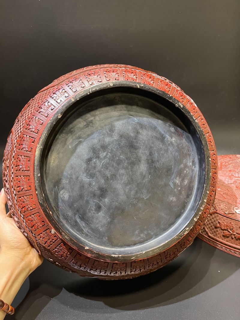 清乾隆 剔红三英战吕布、八宝花卉纹捧盒 - 图8