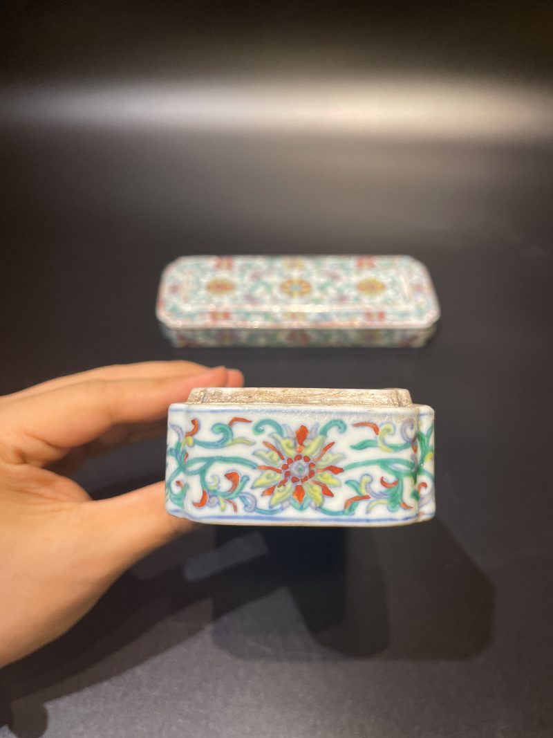 清乾隆 斗彩缠枝莲纹长方文具盒 - 图7