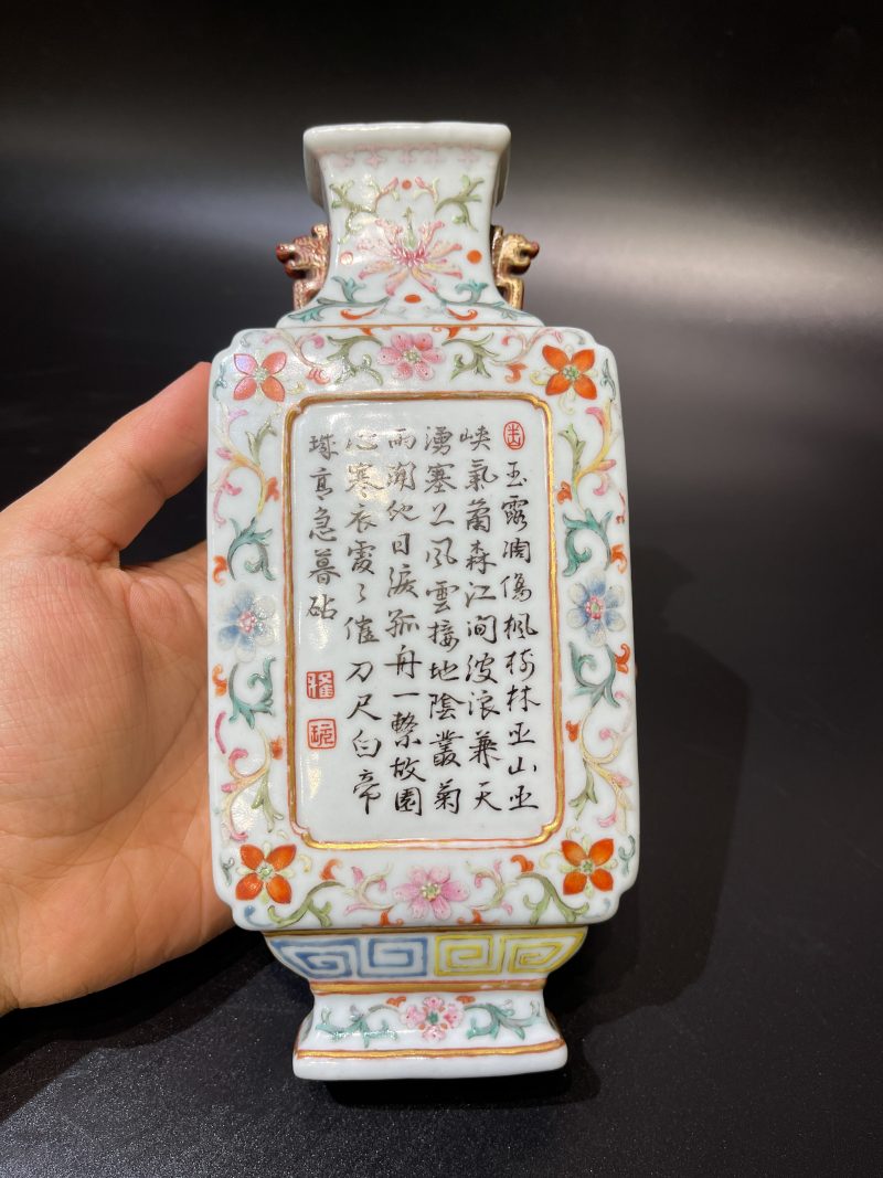 清乾隆 洋彩花卉纹开光御题诗壁瓶 - 图3