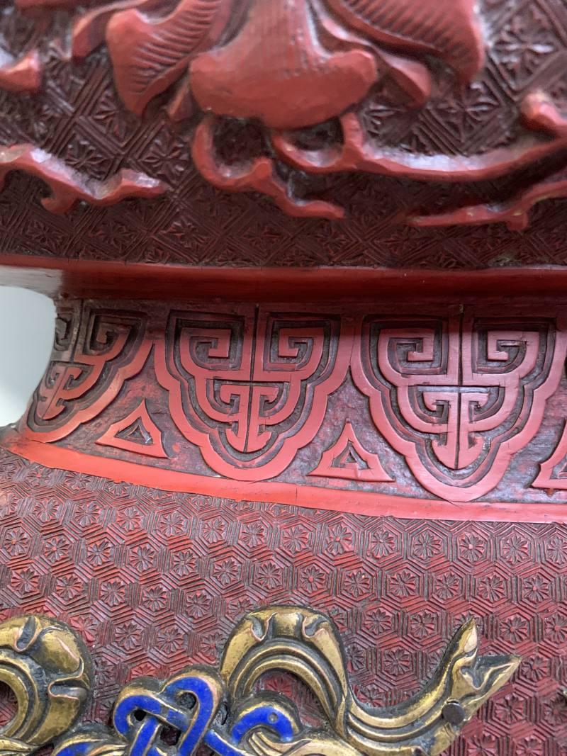 清中期 剔彩嵌珐琅吉庆八宝纹花篮形璧屏一对 - 图18