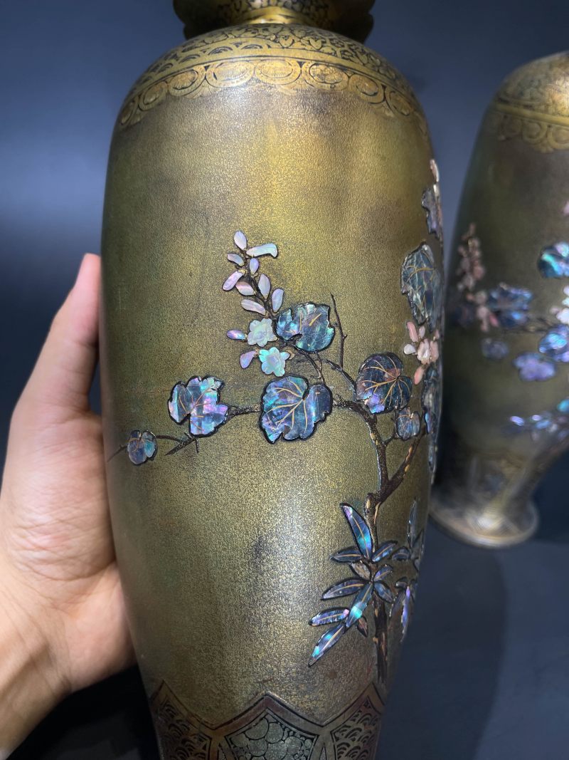 清 铜芝山嵌花卉纹花瓶一对 - 图7