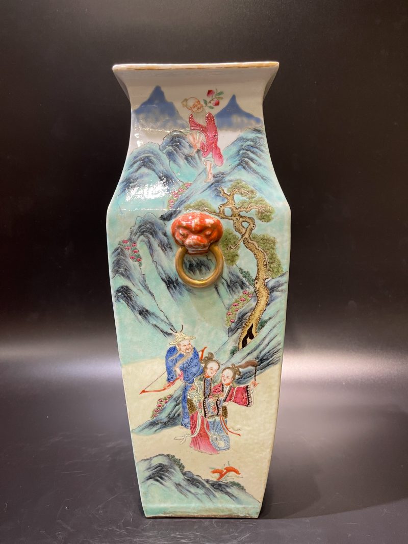 清同治 粉彩群仙祝寿图铺首方瓶 - 图4