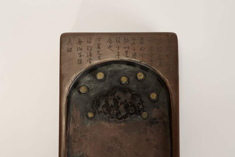 Lot979 清 澄泥狮子戏球砚 带红木盒 - 图9