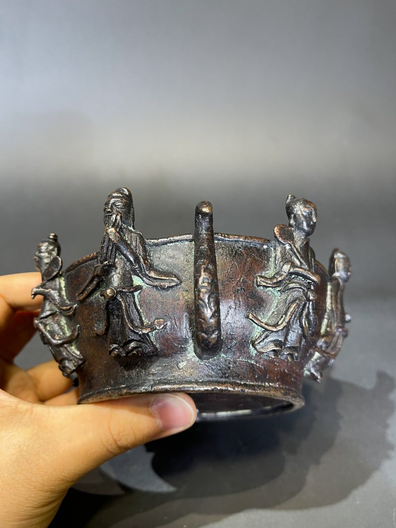 明 铜浮雕八仙人物匜式洗 - 图8