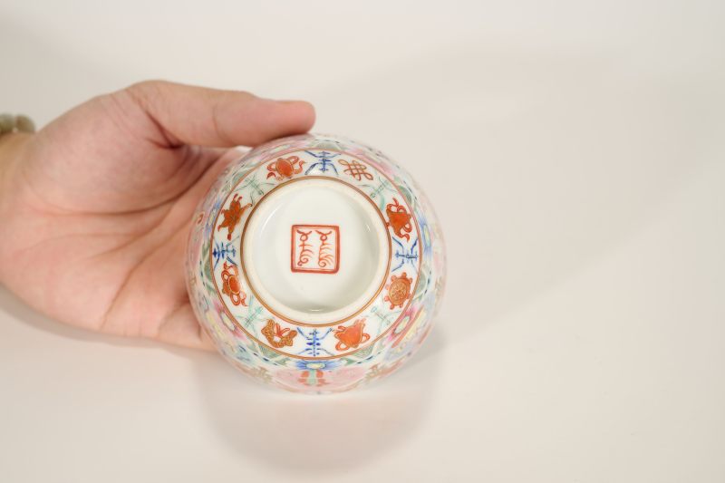 Lot845 清道光 粉彩八宝莲纹杯 - 图8