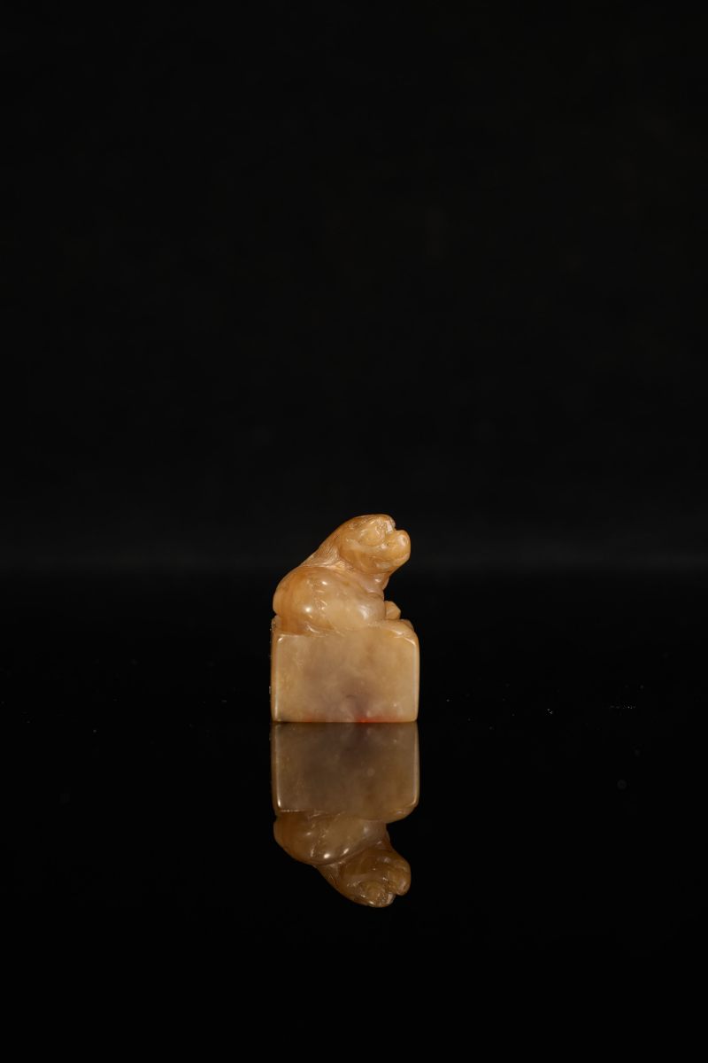 Lot1008 寿山石邓尔雅风格“小黄山馆”印 - 图4
