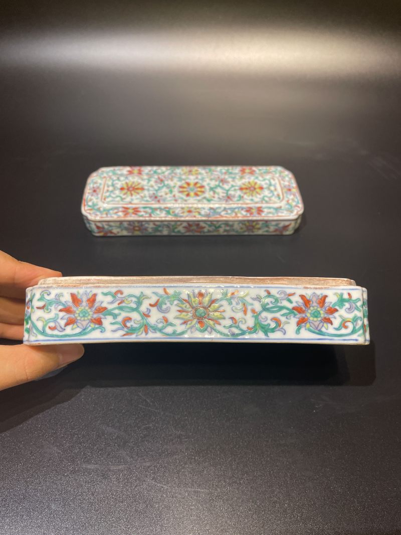 清乾隆 斗彩缠枝莲纹长方文具盒 - 图8