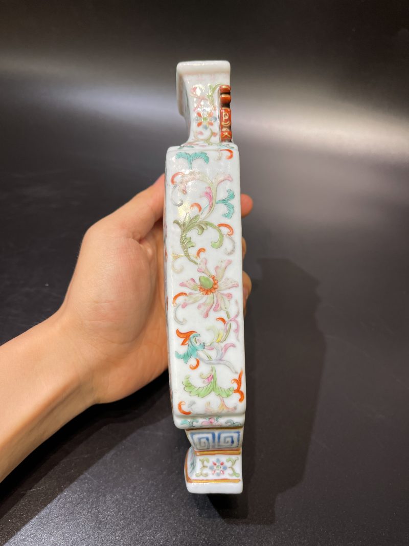 清乾隆 洋彩花卉纹开光御题诗壁瓶 - 图4