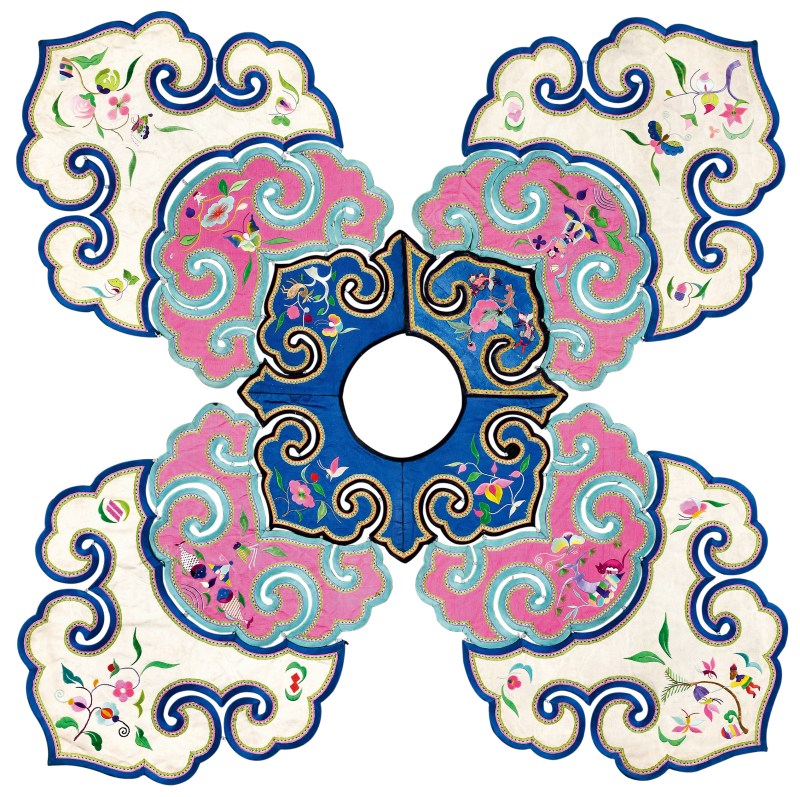 清 四合如意式花蝶纹云肩