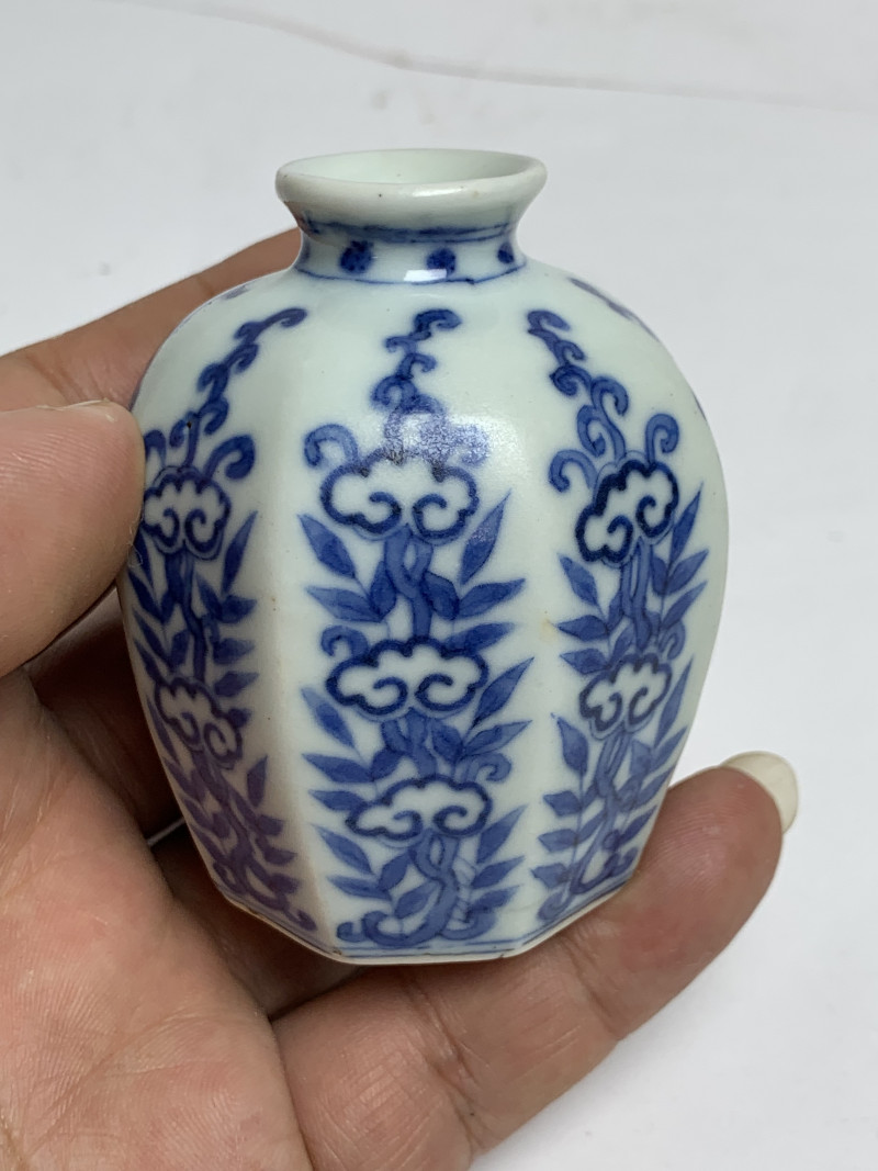 清雍正 青花灵芝纹八棱小罐 - 图3