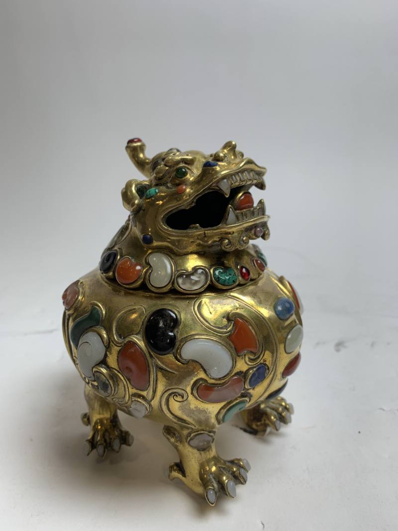 清乾隆 铜鎏金嵌百宝甪端香熏 - 图6