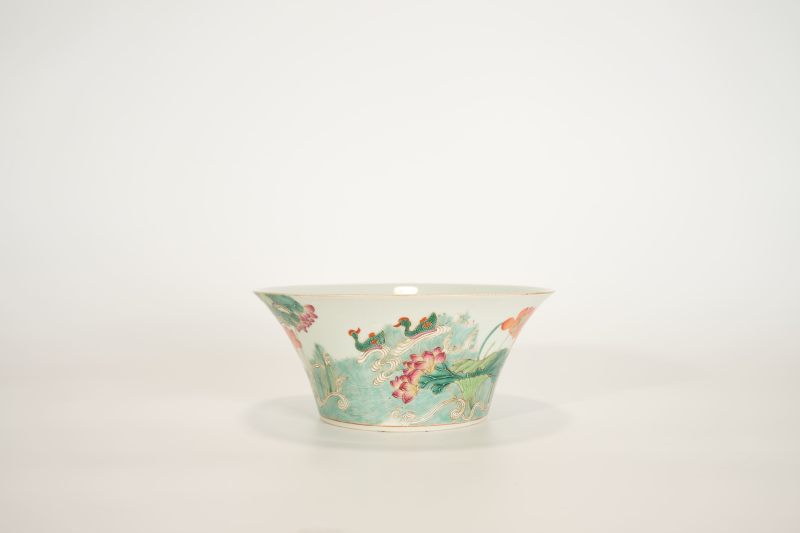 Lot826 清嘉庆 粉彩荷塘鸳鸯碗 - 图2