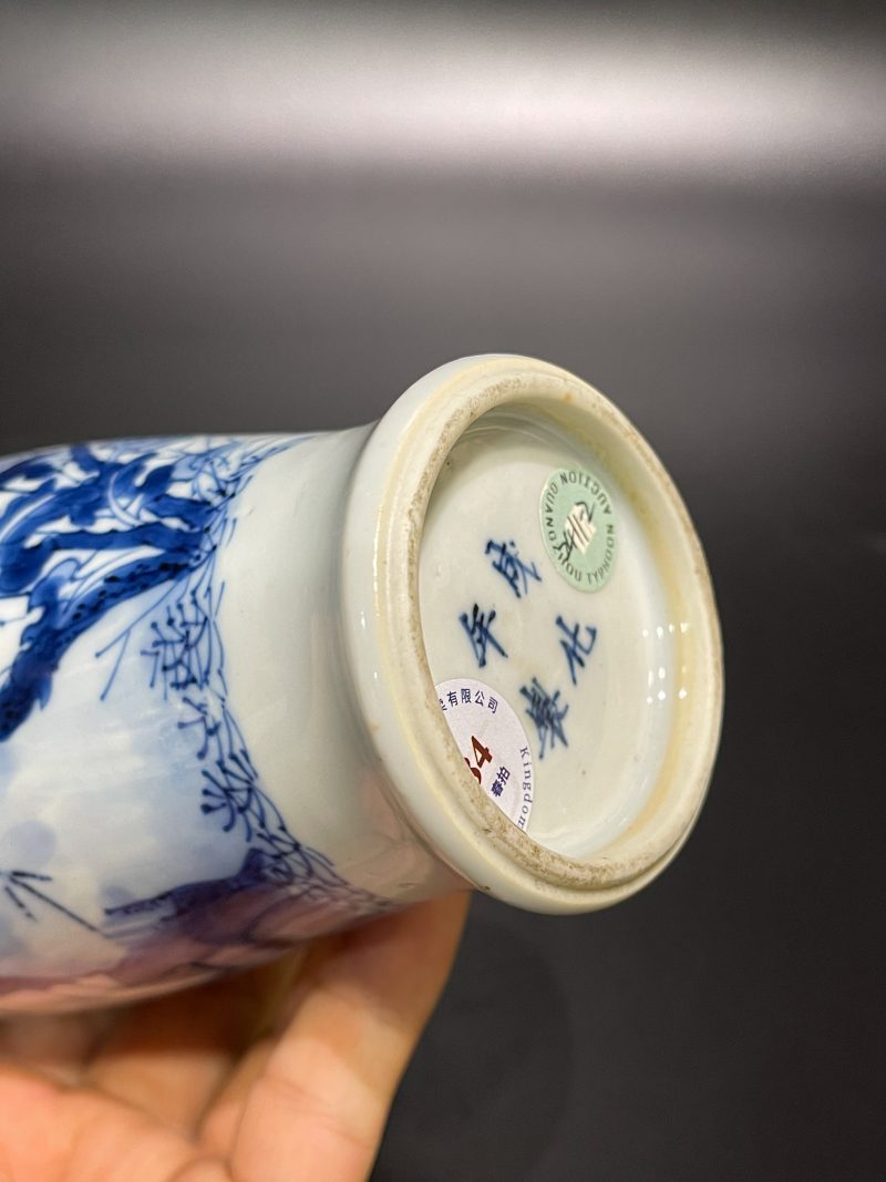 清康熙 青花蝶恋花图观音瓶 - 图11