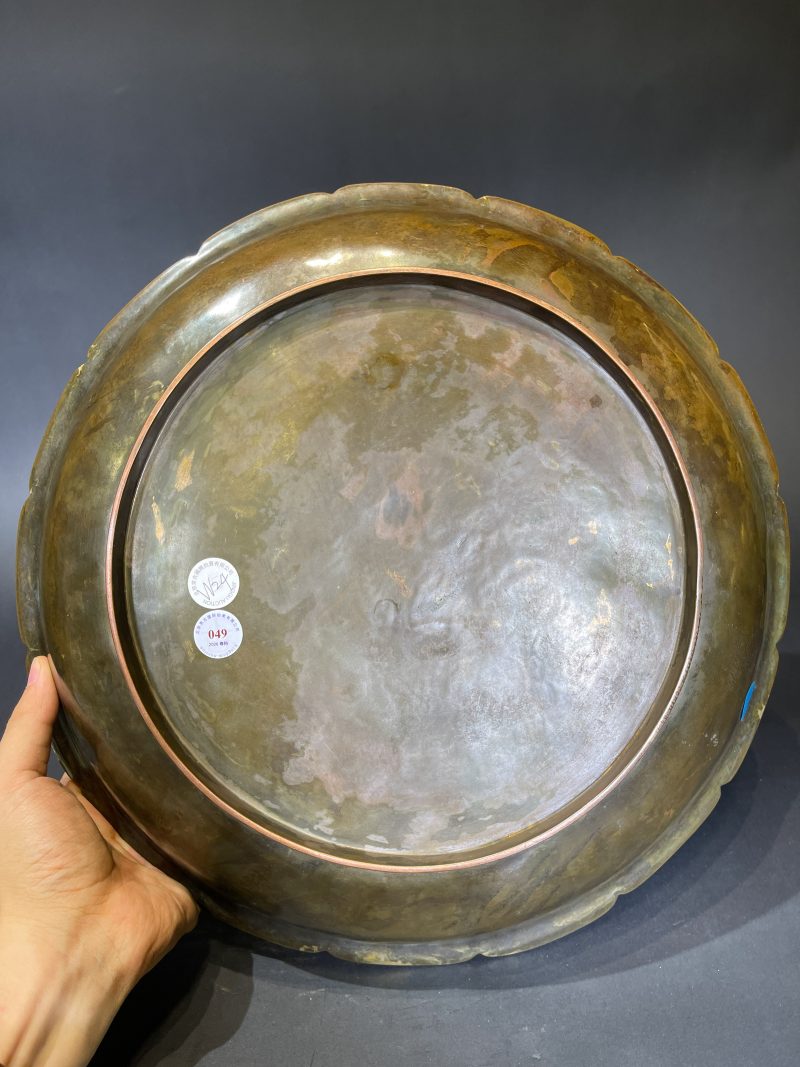 明 铜鎏金花卉凤纹大盘 - 图9