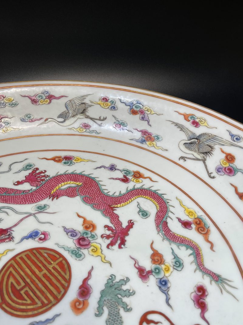 清雍正 粉彩双龙捧寿云鹤纹折腰大盘 - 图10