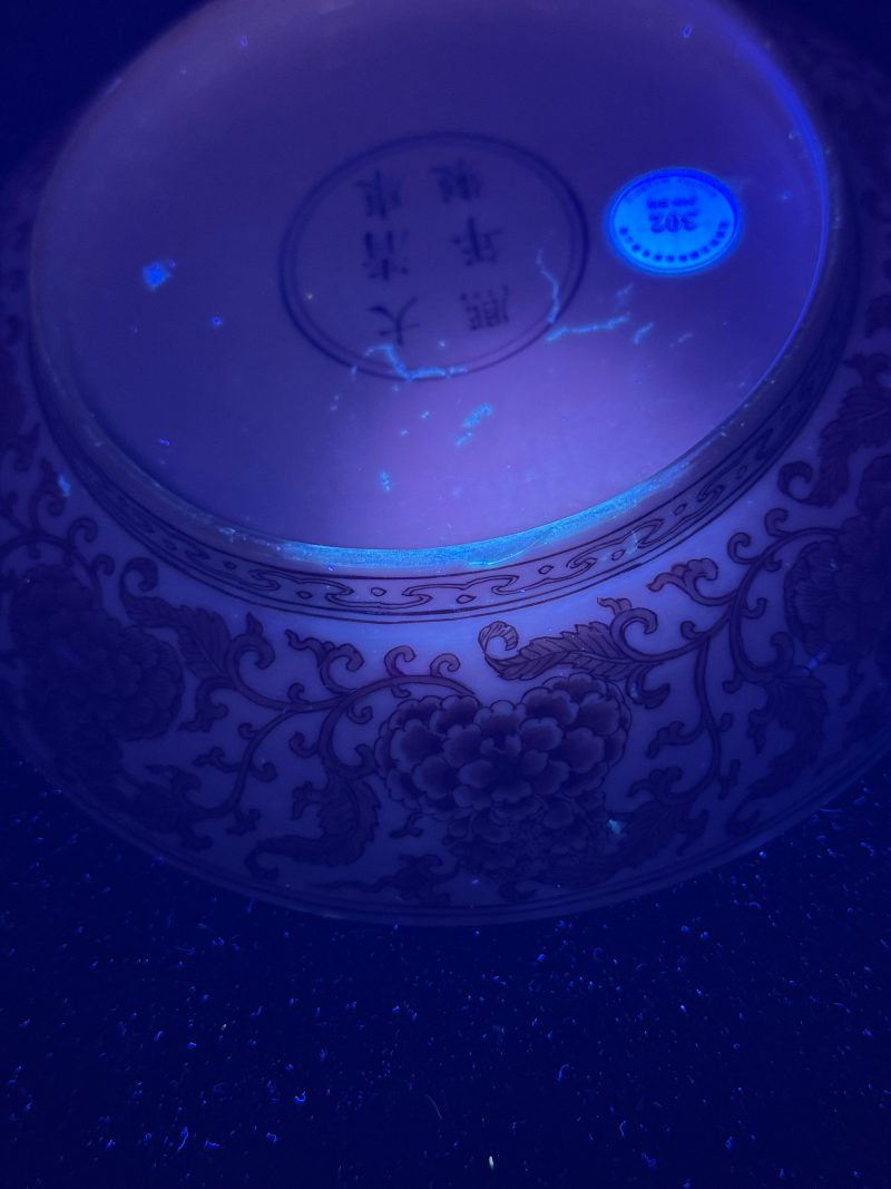 清康熙 矾红彩缠枝牡丹纹盘 - 图15