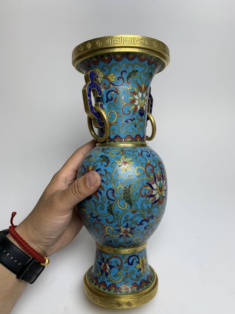 清乾隆 铜胎掐丝珐琅缠枝花卉纹环耳瓶一对 - 图12