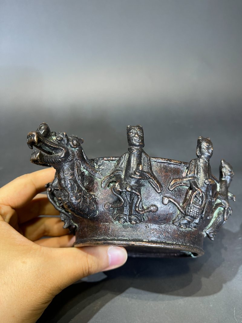 明 铜浮雕八仙人物匜式洗 - 图10