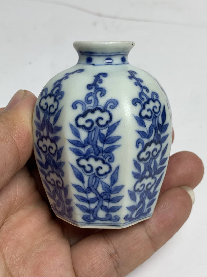 清雍正 青花灵芝纹八棱小罐 - 图4