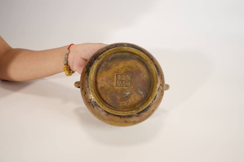 Lot873 清 铜蚰龙耳炉 附原座 - 图6