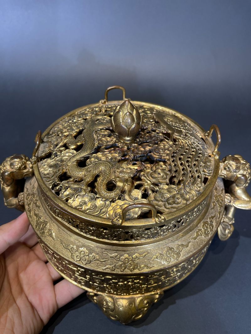 清 铜鎏金拐子龙纹三足熏炉 - 图4