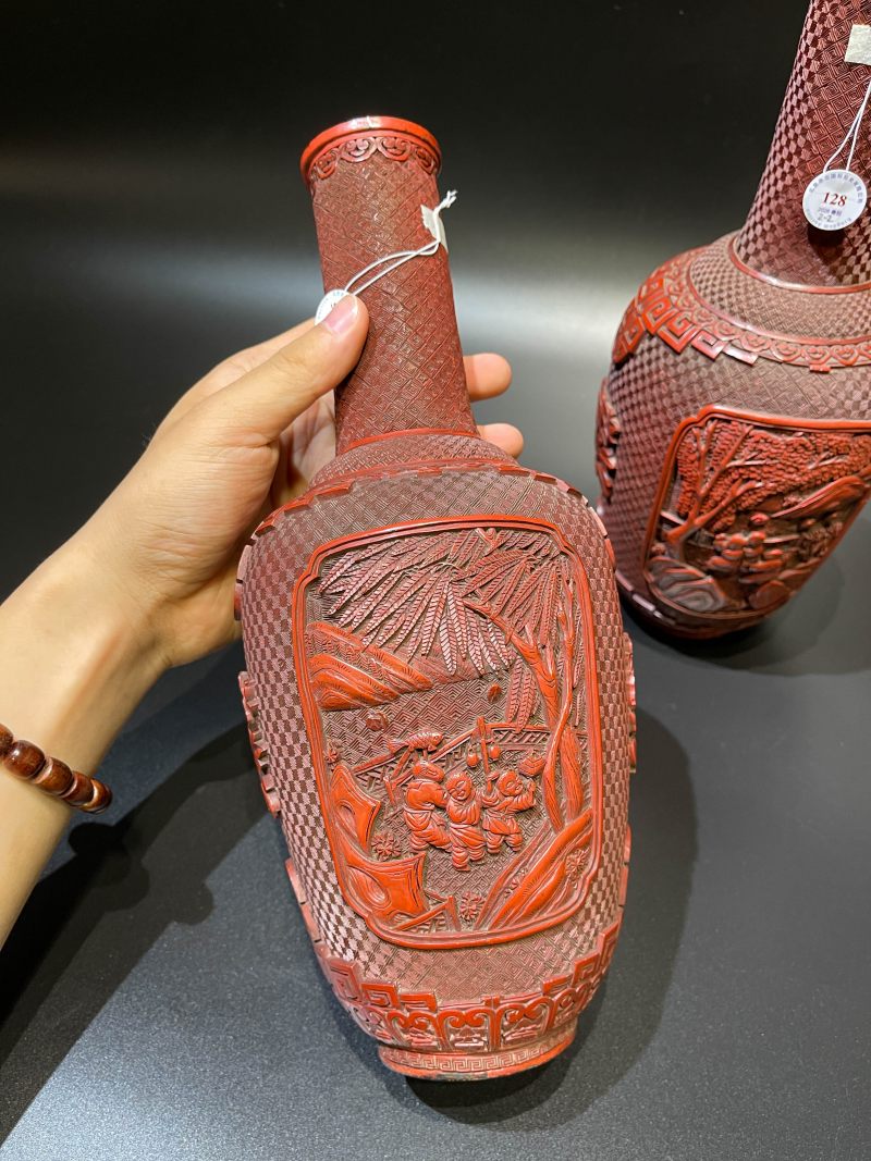清乾隆 剔红庭院婴戏图纸槌瓶一对 - 图10
