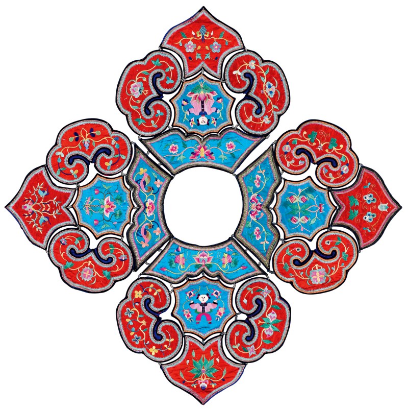 清 四合如意式花卉人物纹云肩