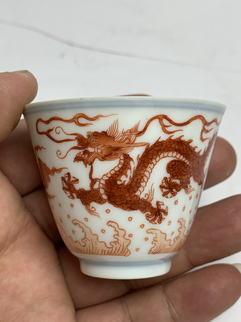清乾隆 矾红江崖海水云龙纹撇口杯一对（附原包装） - 图6