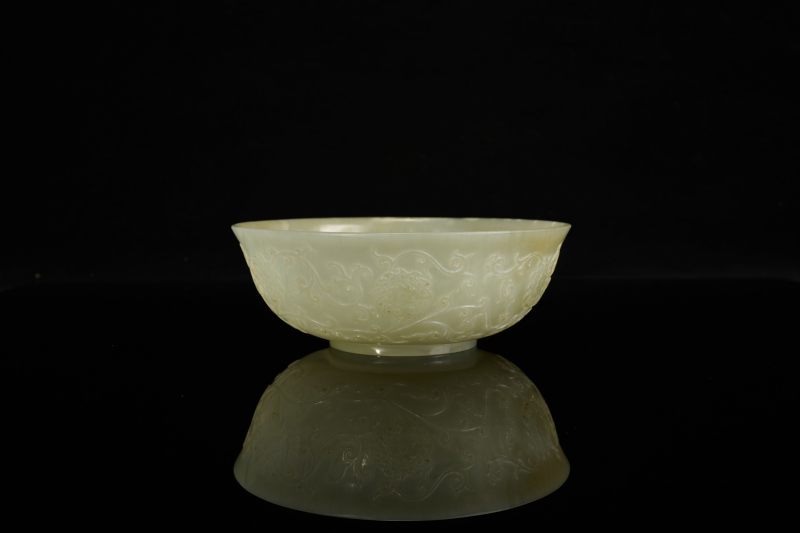 Lot1055 清 痕都斯坦白玉缠枝莲纹碗 - 图2