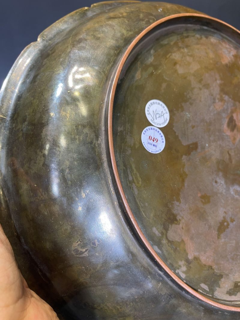 明 铜鎏金花卉凤纹大盘 - 图10