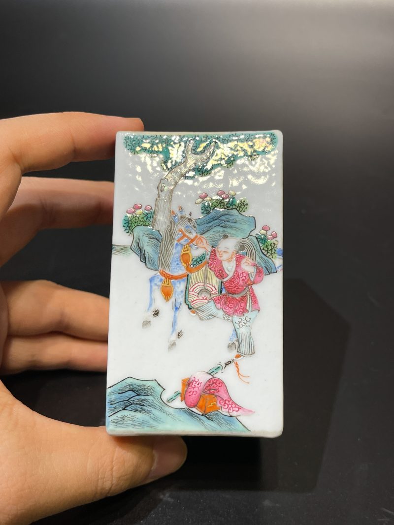 清中期 粉彩西厢记故事图四方笔筒 - 图3