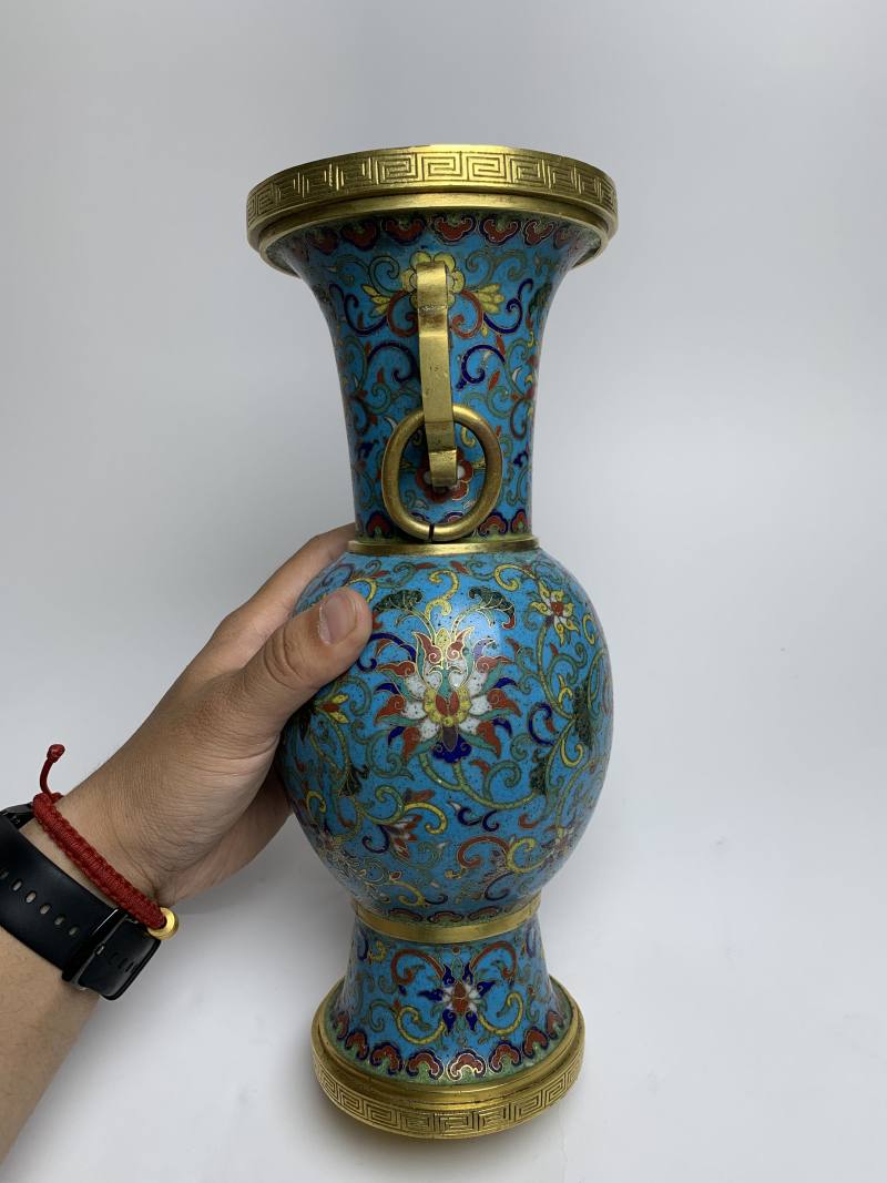 清乾隆 铜胎掐丝珐琅缠枝花卉纹环耳瓶一对 - 图13