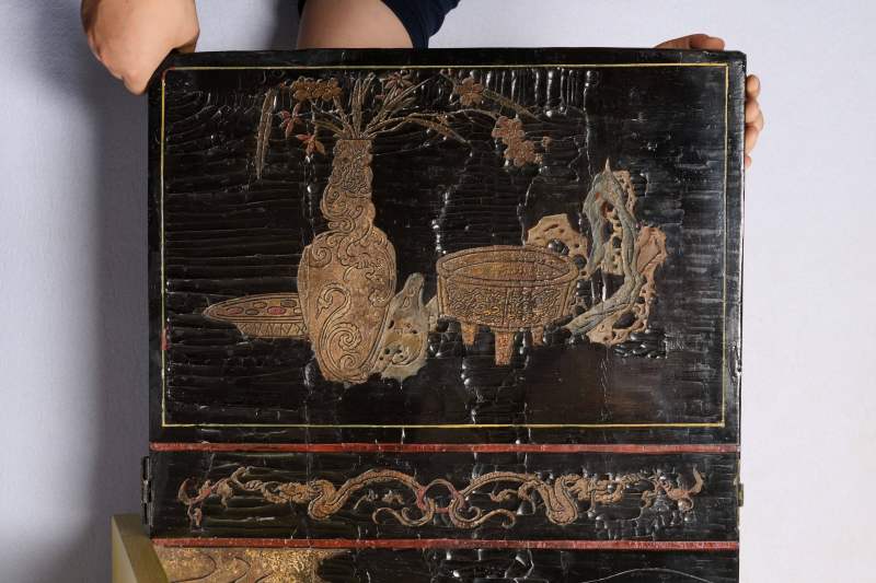 Lot1048 清康熙十二年（1673） 广作三水县知县苏嵋荣寿款彩大屏风 十二扇 - 图23