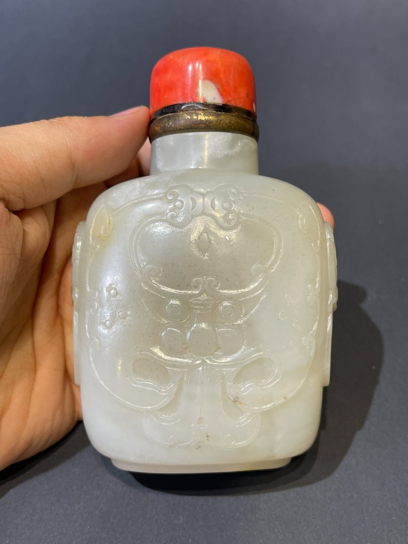 清 白玉兽面纹鼻烟壶 - 图5