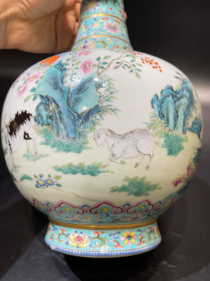 清嘉庆 翡翠地洋彩三羊开泰尊 - 图18