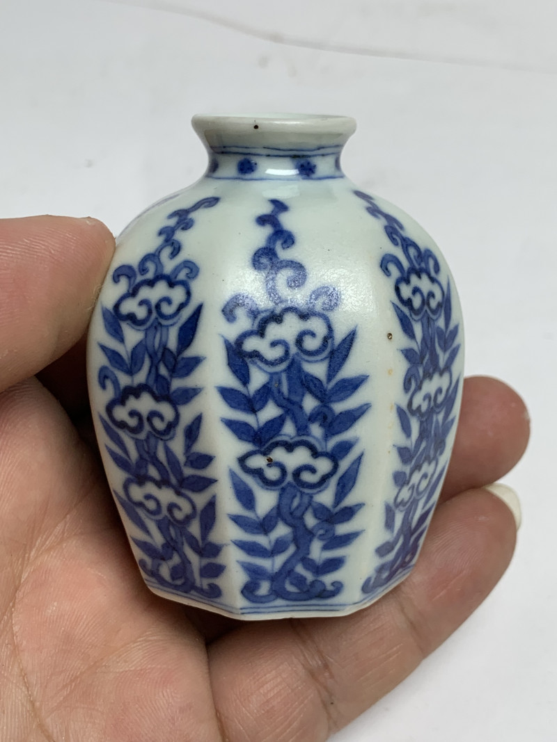 清雍正 青花灵芝纹八棱小罐 - 图5