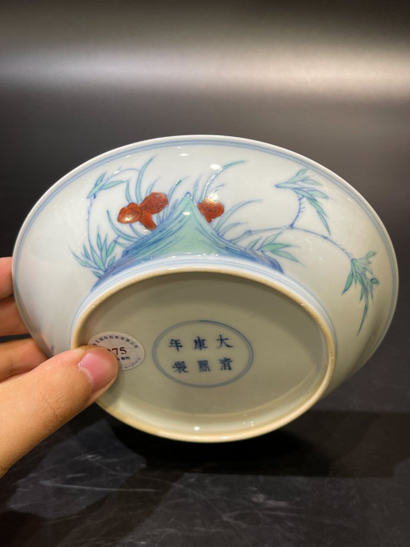 清康熙 斗彩蝶恋花瑞果纹盘 - 图9