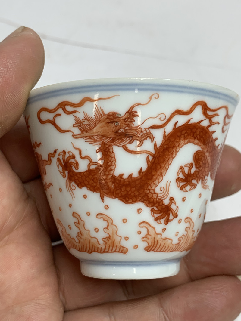 清乾隆 矾红江崖海水云龙纹撇口杯一对（附原包装） - 图14