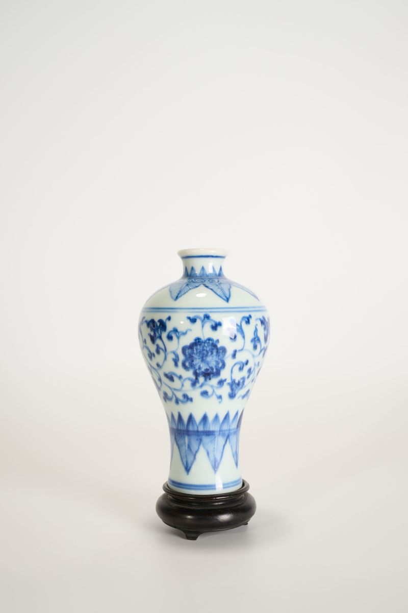 Lot852 清雍正 青花缠枝莲纹梅瓶 - 图3