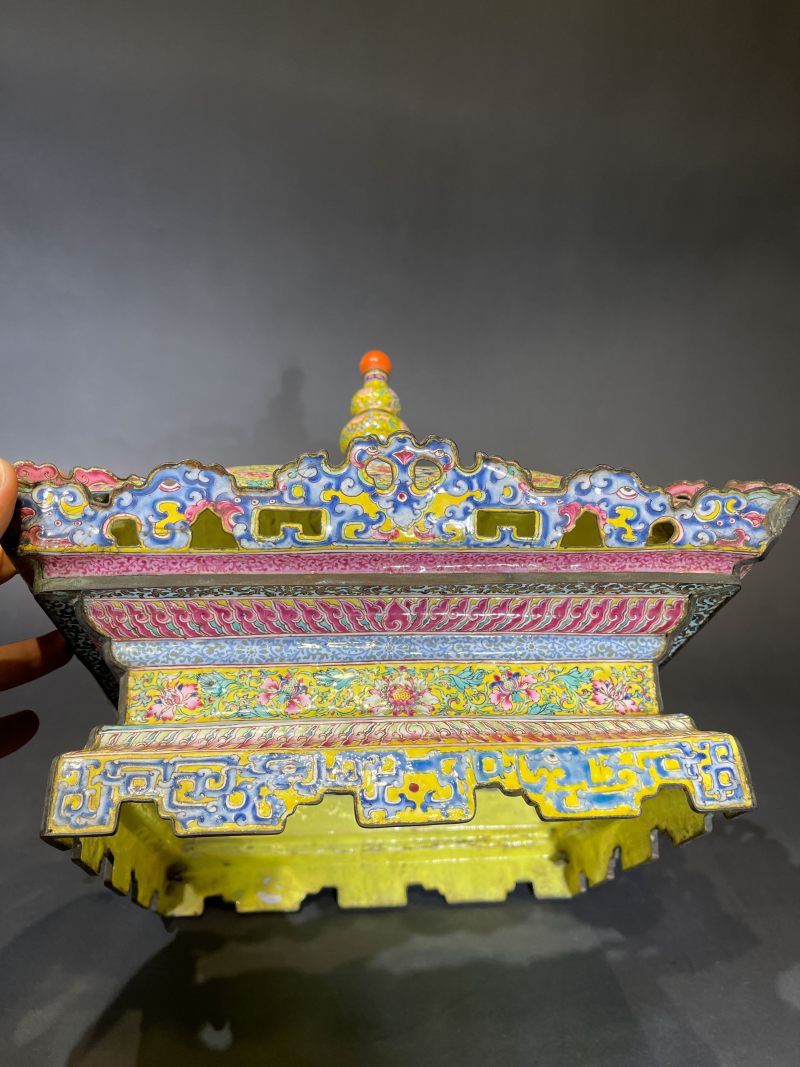 清乾隆 铜胎画珐琅柠檬黄地缠枝花卉纹摆件 - 图10