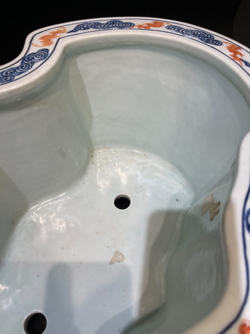 清光绪 青花矾红云蝠纹蝠形大花盆 - 图7