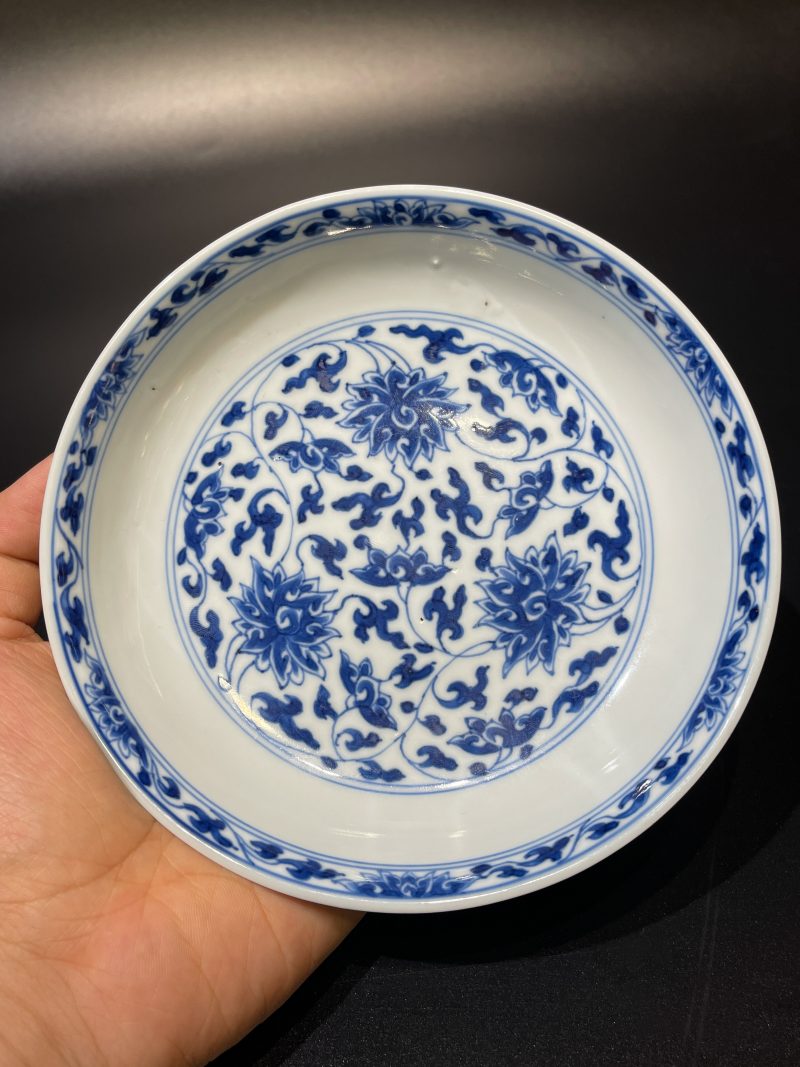 清康熙 青花缠枝莲纹盘 - 图3