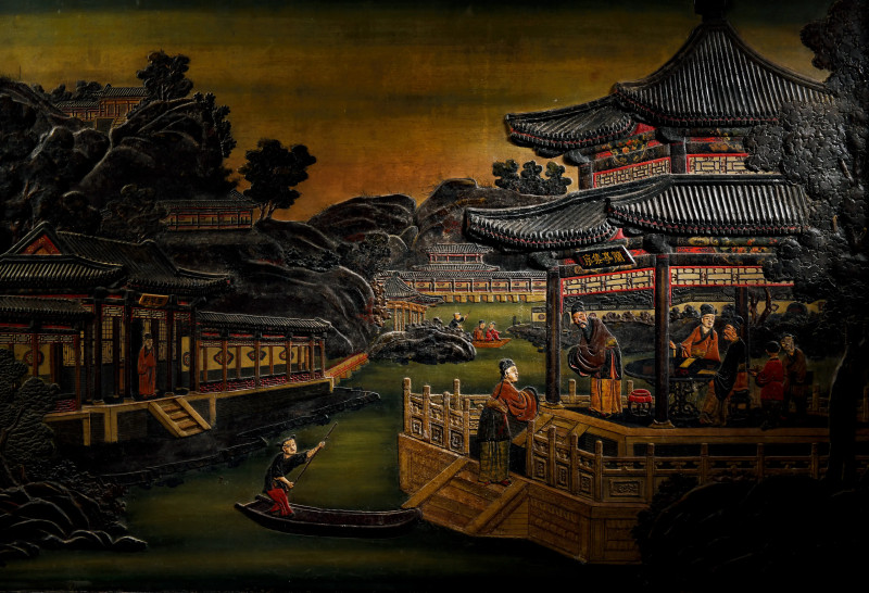 清中期 红木框嵌宝雕苍龙赶珠纹堆漆彩绘高士雅集图描金“福寿万代”大座屏 - 图2