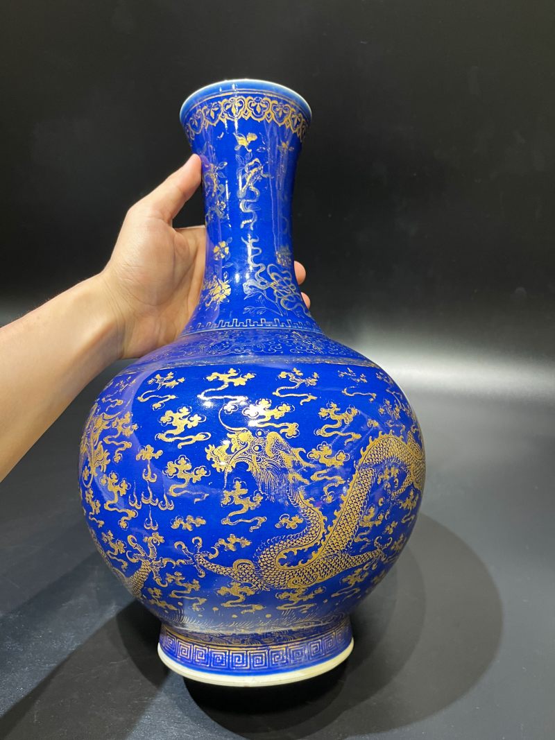 清光绪 霁蓝釉描金龙纹赏瓶 - 图3