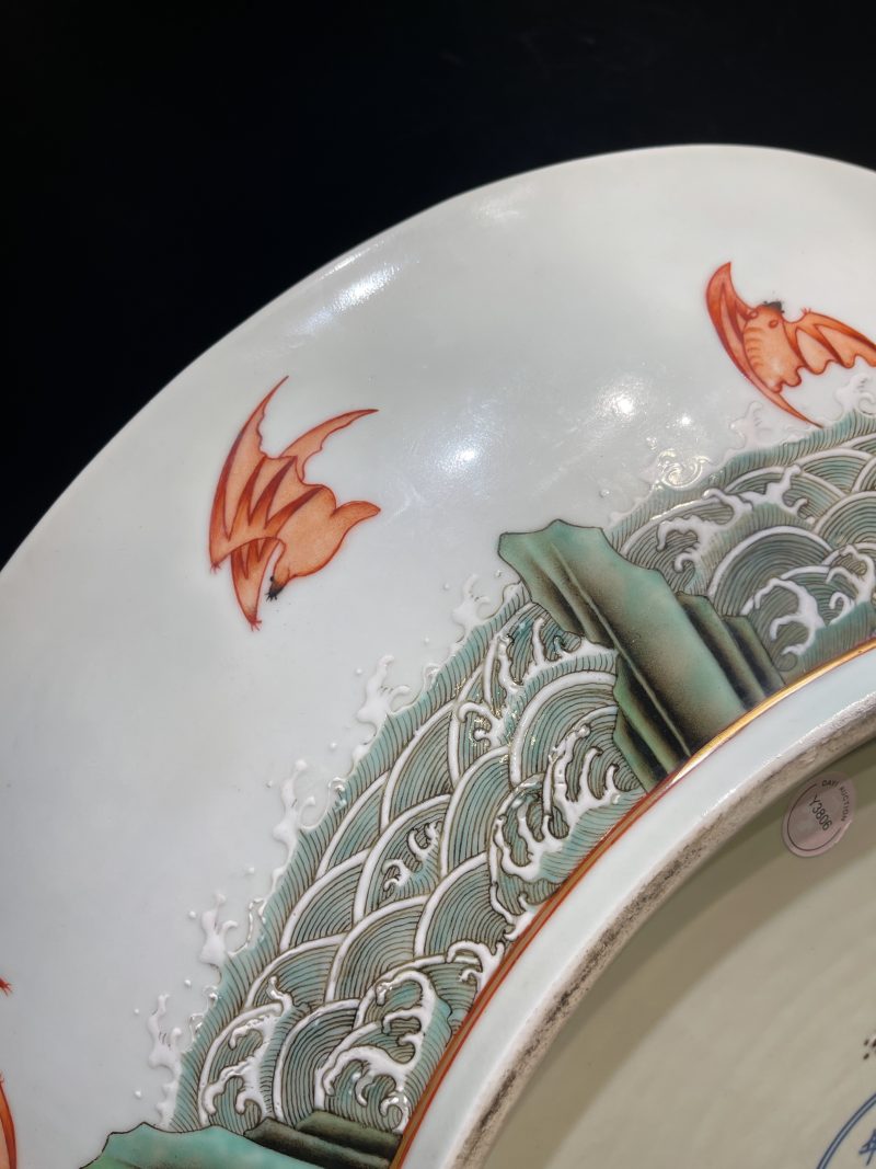 清雍正 粉彩双龙捧寿云鹤纹折腰大盘 - 图13