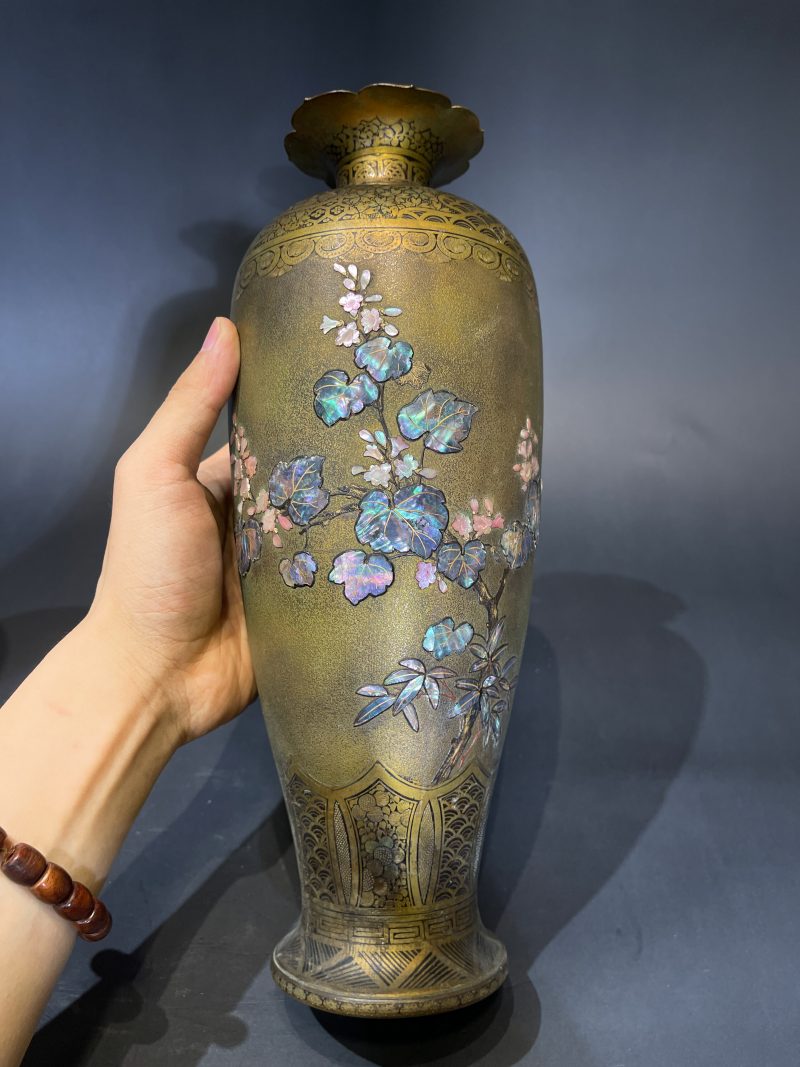 清 铜芝山嵌花卉纹花瓶一对 - 图12