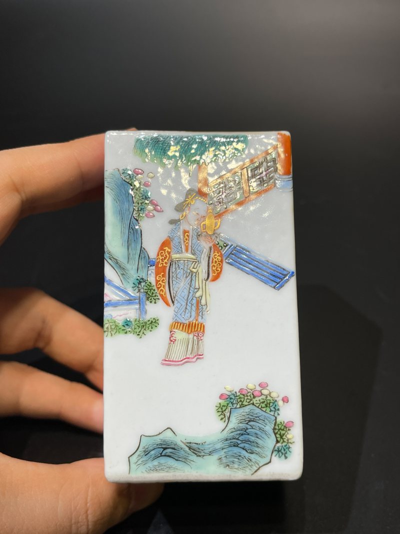 清中期 粉彩西厢记故事图四方笔筒 - 图5