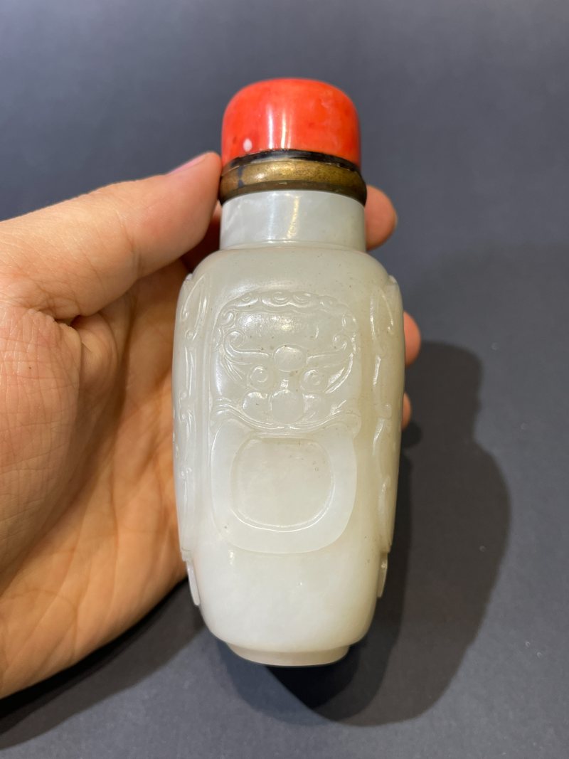 清 白玉兽面纹鼻烟壶 - 图6