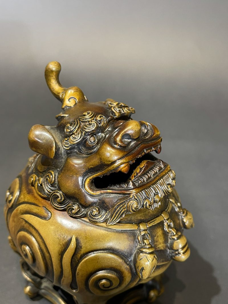 清早期 铜局部鎏金甪端香薰 - 图6